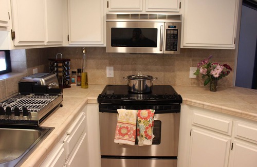 Baristo Eigentumswohnung | Gehen Sie in die Innenstadt PS, beobachten Sonnenuntergänge von der Terrasse, Erholung, beheizter Pool, jac.