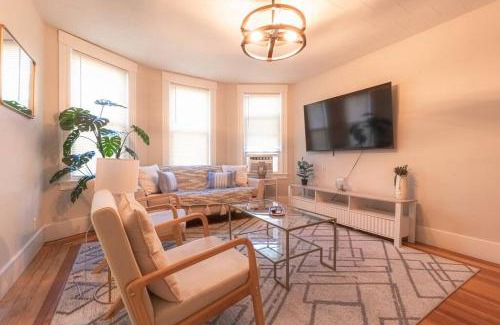 Salem Wohnung | Walk to Downtown Salem with Arcade- Free Parking!