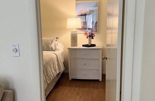 Leland Haus | Walk to everything from this 1 Bedroom Beach House