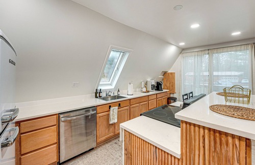 Lakewood Club Kabine | Walk to Fox Lake: Pet-Friendly A-Frame w/ Fire Pit