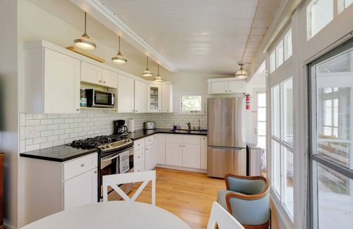 Village of La Jolla Hütte | Walk to La Jolla Cove: Dtwn Cottage w/ Ocean View!