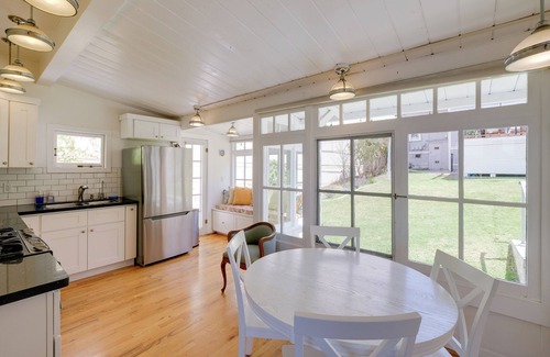 Village of La Jolla Hütte | Walk to La Jolla Cove: Dtwn Cottage w/ Ocean View!