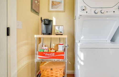 Monument Beach Hütte | Walk to Monument Beach: Cape Cod Cottage w/ Grill