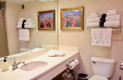 Crested Butte Haus | Walk To Mountain Base Studio For 4 & Pool