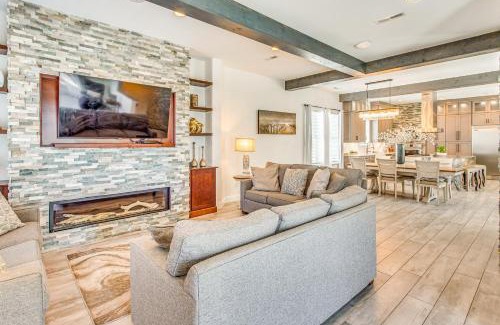 Myrtle Beach Haus | Walk to Ocean Myrtle Beach House with Hot Tub!