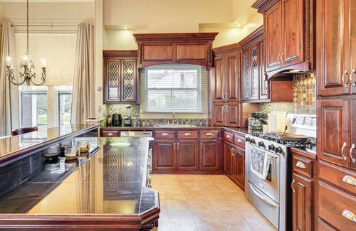 Jeanerette Haus | Walk to Parks & Cafes: Historic Jeanerette Home