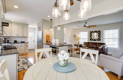 Pawcatuck Haus | Pawcatuck Riverfront Home w / Yard - Minuten zum Strand!