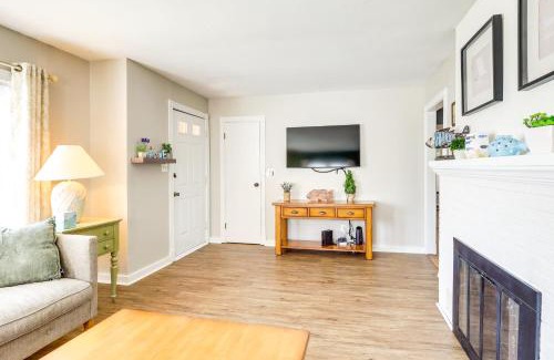 Mayfield Haus | Walk to Private Beach and Boat Launch Mayfield Home