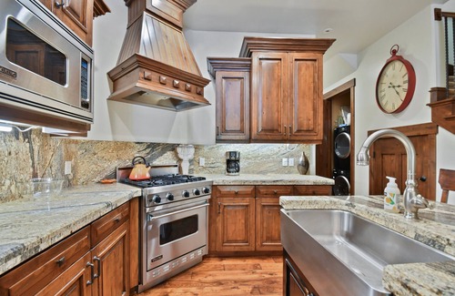 Park City Haus | Pool, Hot Tub, Gym Juniper Landing 2 bedroom Canyons Retreat