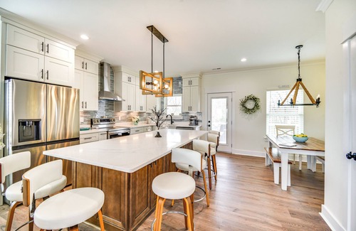 Birdsnest Haus | Walk to Wilkins Beach: Spacious Home w/ Hot Tub