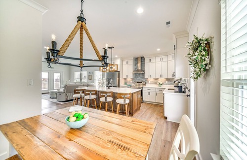 Birdsnest Haus | Walk to Wilkins Beach: Spacious Home w/ Hot Tub