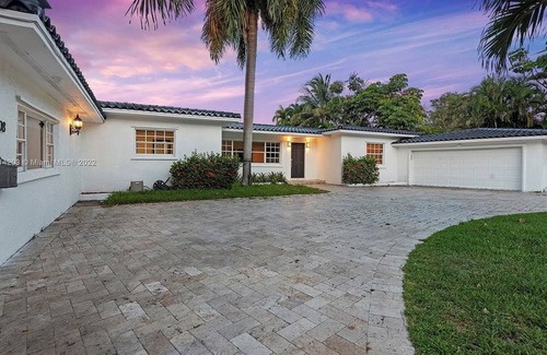 Harbor Beach Haus | Walk to the Beach - 5 bedrooms - Heated Pool - Prime Location close to Las Olas!
