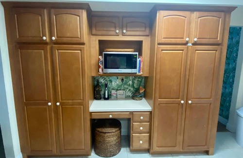 Cocoa Isles Haus | Walk to the beach! Comfortable 3-bedroom house in amazing Cocoa Beach sleeps 6.