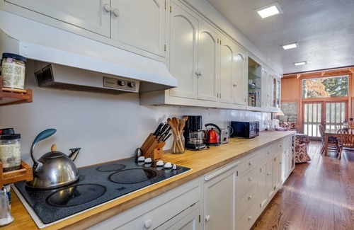 Bear Valley Haus | Walk to the Lake Amazing 5 Bedrm - VH#343 by Bear Valley Vacation Rentals