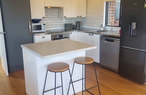 Taupo Haus | Walk to the Lake, or Stay in and Enjoy the View