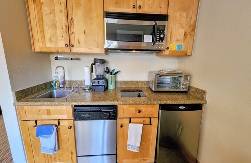 Crested Butte Hotel | Walk to the slopes! Base Area Location w/ Free Shuttle! Shared Hot Tub & Pool! G