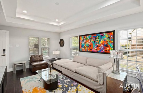 Swede Hill Haus | Walk to UT and E 6th in ATX House and Free Swim Club by Austin Vacay