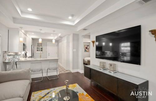 Swede Hill Haus | Walk to UT and E 6th in ATX House and Free Swim Club by Austin Vacay