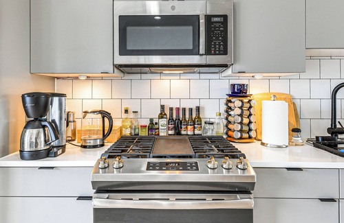 Park View Eigentumswohnung | Rooftop Deck w/ City Views: Walkable DC Getaway!