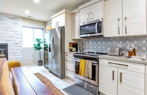 Holladay Haus | Walkable Cozy Downstairs Suite in Holladay!