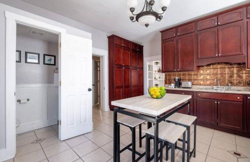 Columbus Wohnung | Walkable Downtown Columbus Historic Home, FREE Bikes to use