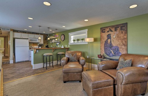 Logan Wohnung | "The Loft on Centre" in der Innenstadt von Logan Apt. mit Deck!