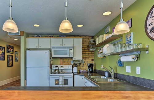 Logan Wohnung | "The Loft on Centre" in der Innenstadt von Logan Apt. mit Deck!