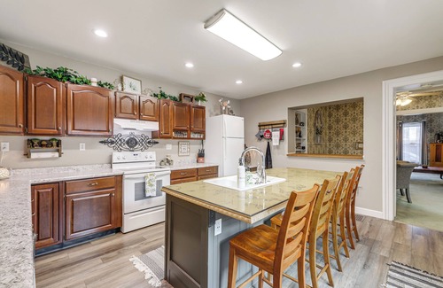 West Liberty Haus | Walkable Group Getaway w/Bikes in West Liberty!