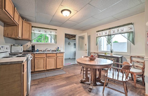 St Ignace Eigentumswohnung | Walkable St Ignace Condo w/ Lake Huron Views