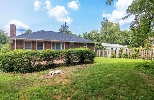 Fry's Spring Haus | Walkable to UVA, and Fontaine Research park, Newly Renovated Home.