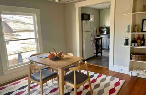 Old West Side Haus | “Walkers’ Paradise”-Old Westside 2nd floor Apartment in Historic House