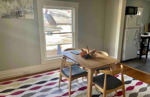 Old West Side Haus | “Walkers’ Paradise”-Old Westside 2nd floor Apartment in Historic House