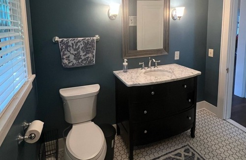 East Lansing Haus | Walking Distance to MSU! Charming 3 bedroom, 1.5 bathroom house.