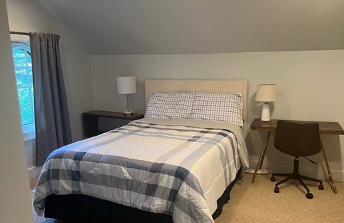 East Lansing Haus | Walking Distance to MSU! Charming 3 bedroom, 1.5 bathroom house.