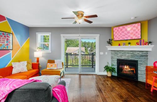 Traverse City Haus | Walnut, 3BR Townhom Near Downtown, Beach and Wineries