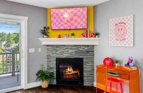 Traverse City Haus | Walnut, 3BR Townhom Near Downtown, Beach and Wineries