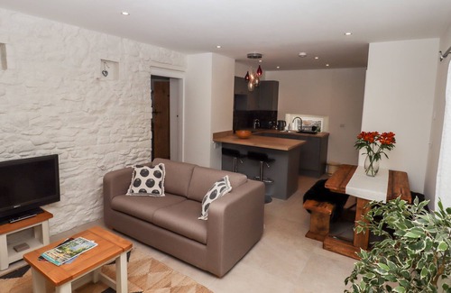 Ambergate Hütte | WALNUT BARN, family friendly, character holiday cottage in Ambergate