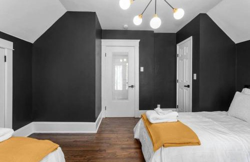 Hanover Place Haus | Walnut Remodeled Modern 5BR Home Walkable King Bed