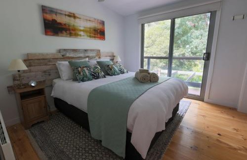 Jamieson Haus | Wanyiora - Lake views and family friendly