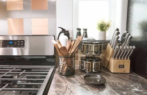 Sheridan Haus | Cozy Corner Cottage w/wood fire pit