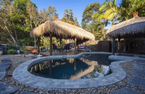 Coolum Beach Haus | Warm spa, pool & Fireplace - Coolum Bali Gardens