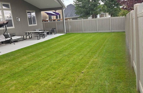 Layton Haus | Wasatch Retreat: Spacious 5 bd 3.5 bth, Sleeps 14, Game Room, Pool Table