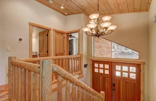 Country Club Estates Haus | Washoe Wanderlust - Game Rm w Pool Table - Foosball