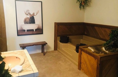 Ruidoso Downs Haus | Watch the horse racing from your balcony!