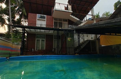 Malappuram Haus | Water Front Family Resort