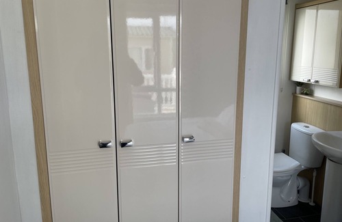 Hamworthy Haus | Water Lily lovely dog friendly caravan on Rockley Park, Poole Harbour + Sea View