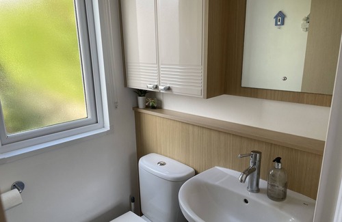 Hamworthy Haus | Water Lily lovely dog friendly caravan on Rockley Park, Poole Harbour + Sea View