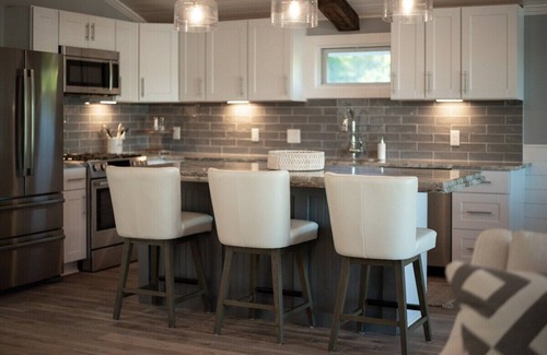 Williams Bay Haus | Water Views |Accross the Street from Beach & Pier 29 |Unique & Newly Renovated |Lake Life Villa