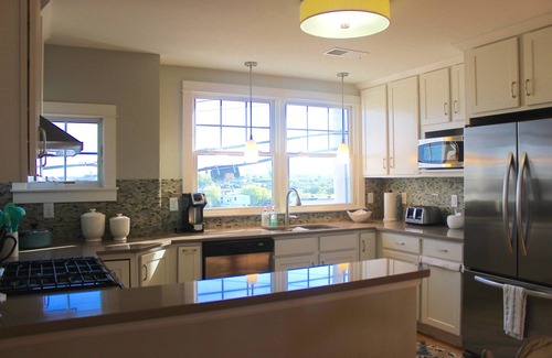 Jerusalem Haus | Wasseransichten von jedem Fenster! Spazieren Sie zum Strand von Salty Brine oder Sand Hill Cove!