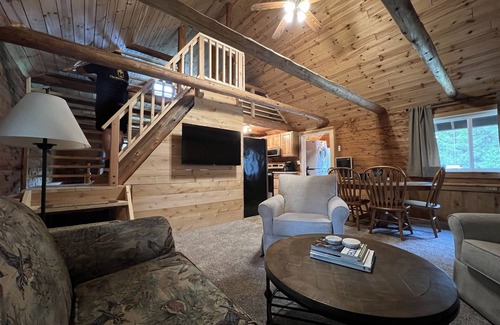 Munising Kabine | Waterfall Cabin - Pictured Rocks Lodging